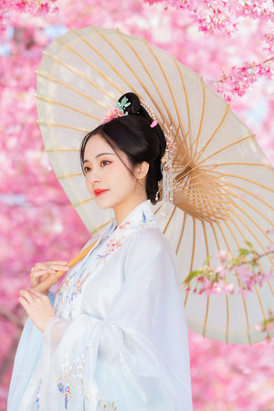 色愁久久久人愁久下一句怎么接